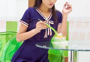 AISS爱丝(钻石版) - 白丝作品大赏：松果儿的幽默感与美腿的完美结合！