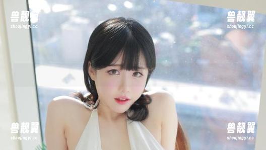 高跟鞋与重力的终极较量：Addielyn(에디린)照片中的不靠谱瞬间！