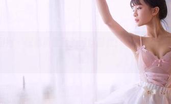 GIRLT果团网 - 探秘黄歆苑的肉丝时代：每张图片都让人欲罢不能！