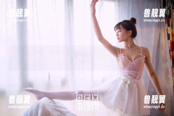 GIRLT果团网 - 探秘黄歆苑的肉丝时代：每张图片都让人欲罢不能！