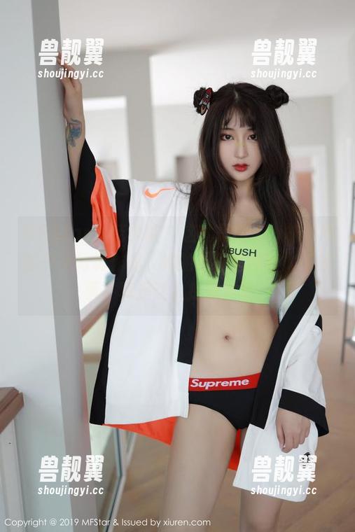 MFStar模范学院 - 这就是Betty林子欣的少女写真作品，她的眼神里藏着太多故事，真是让人捉摸不透。