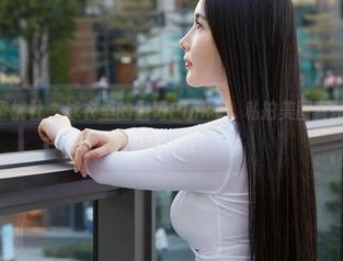 MiiTao蜜桃社 - 泳衣里的佩琦Pinky：私拍美图直接冲击你的视觉神经！