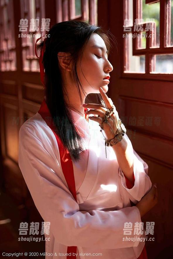 MiiTao蜜桃社-月音瞳 MiiTao蜜桃社 - 图片中月音瞳的圣诞奇幻旅行,结果只下了个大雪!