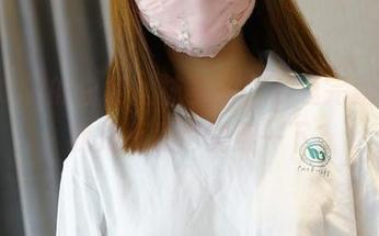 看ROSI的白色丝袜美图，下载完就想问：我是不是也能穿一下？