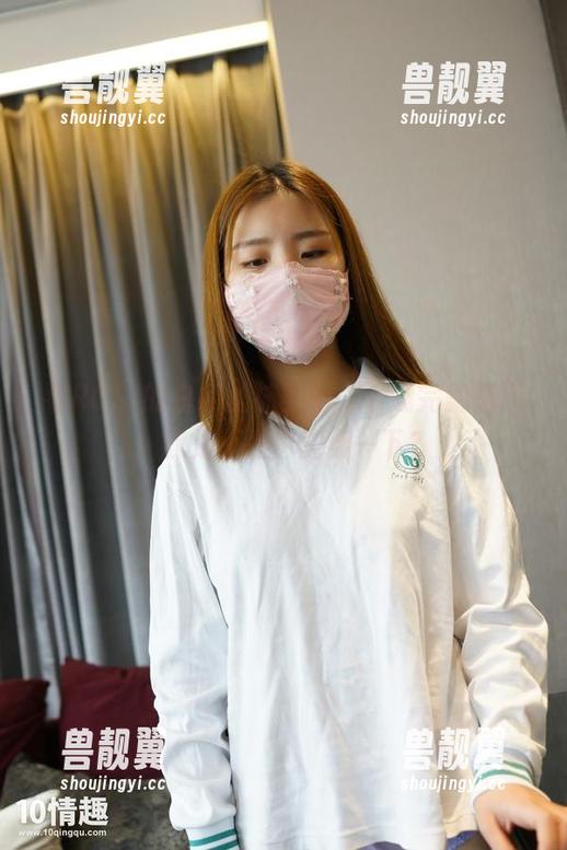 ROSI口罩 看ROSI的白色丝袜美图,下载完就想问:我是不是也能穿一下?