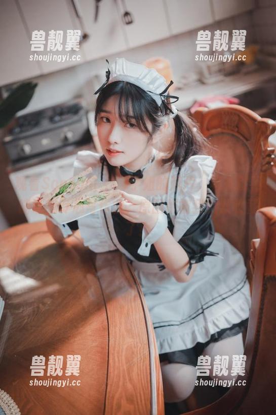 观看Sonson(손손)学姐的照片，根本就不能让我专心写作业，原图都被我默默收藏了！