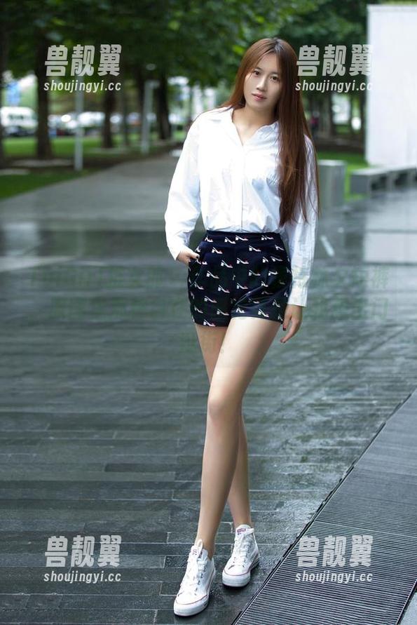 TuiGirl推女郎-模特林夕 TuiGirl推女郎 - 作品中的模特林夕短裤,原图里那种自在的感觉真是让我想出门逛街!