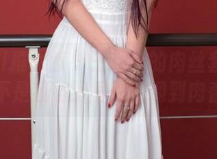 TuiGirl推女郎 - 王依萌的肉丝套图——是不是我脑海里都能闻到肉香？