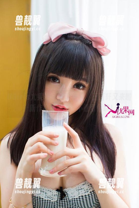UGirls尤果网 - 圣诞快乐，王谨轩又来啦！新作品集更新，不看可惜哦！