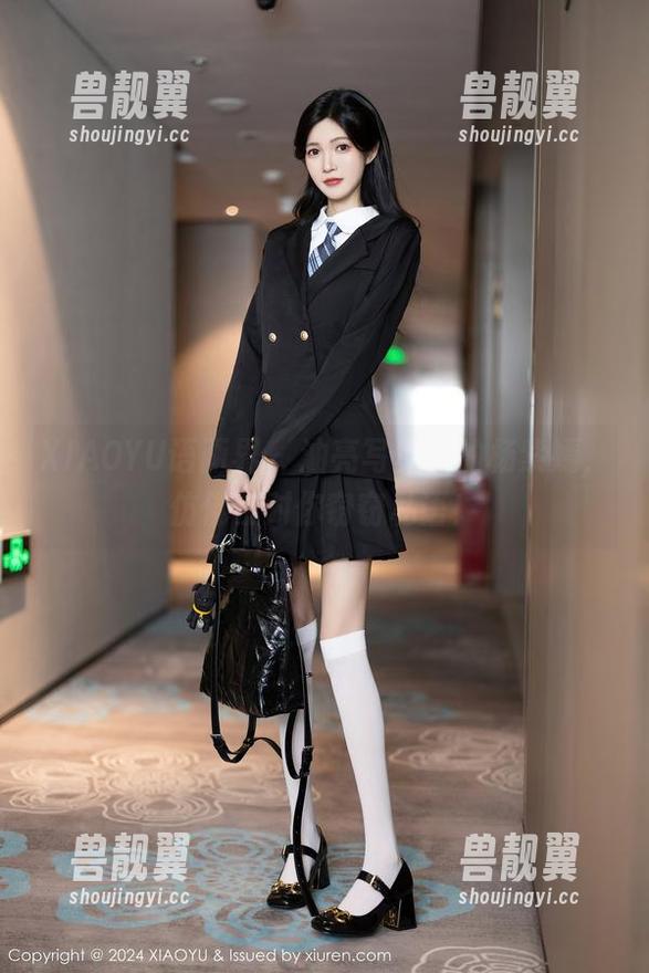 XIAOYU语画界 - 油亮写真里的杨紫嫣，仿佛在对你窃窃私语！
