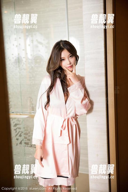 Xiuren秀人网-FoxYini孟狐狸 Xiuren秀人网 - 不只美腿,FoxYini孟狐狸的写真集里还有谁能抵挡的魅力?