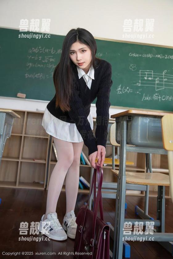 Xiuren秀人网-MOON嘉依 Xiuren秀人网 - 万众期待,MOON嘉依清纯写真在线发布,快来围观!