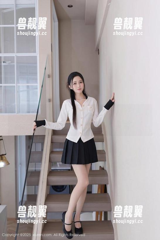 Xiuren秀人网 - 何梦兮Stacy新写真更新：体操服能让人变得如此‘灵活’？