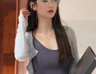Xiuren秀人网 - 唐翩翩的婚纱合集：还有谁能把裙摆甩得这么自在？