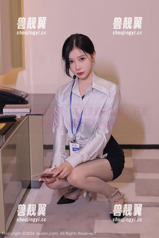 Xiuren秀人网 - 林文文的职业装：只差个名牌，满分职场气质！