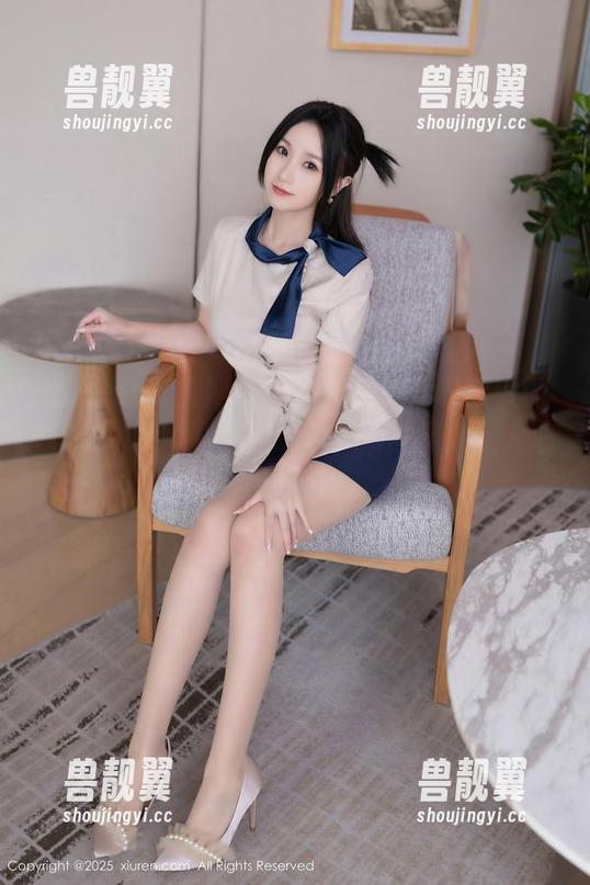Xiuren秀人网-软软roro Xiuren秀人网 - 每张照片都透着柔软的气息,水手服里的软软roro真是太让人心动了!
