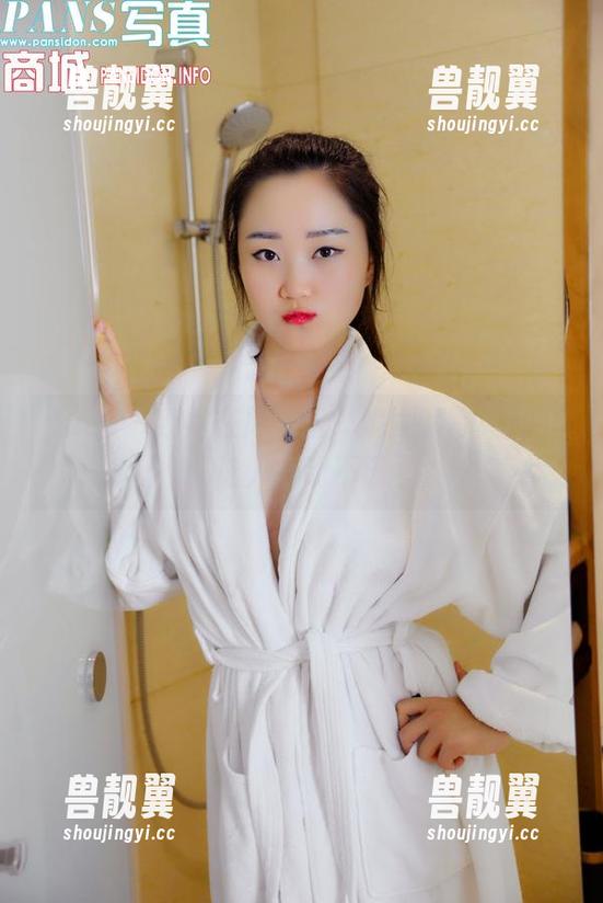 pans - 红裙在风中飘，妮妮的写真图册让人心动不已