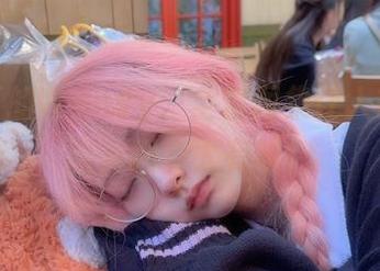 红裙下的Wendy：全套图集让人欲罢不能，细节太有戏！