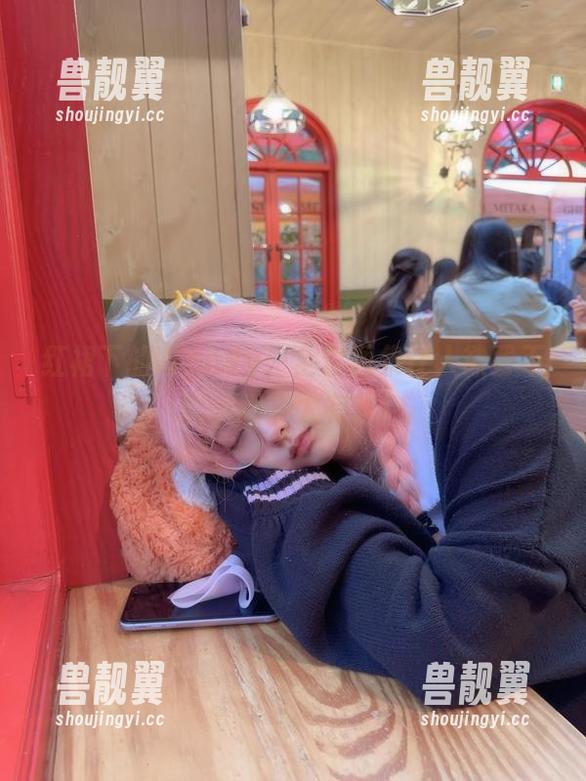 wendydydydy_酱油 红裙下的Wendy:全套图集让人欲罢不能,细节太有戏!