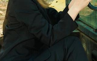 丽柜 - 校服不只是制服：安安的写真合集带你回味青春的美好。