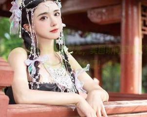 微密圈 - 当古阿扎的红裙邂逅阳光，美图瞬间变成了热辣套图，真有点儿过分啊！