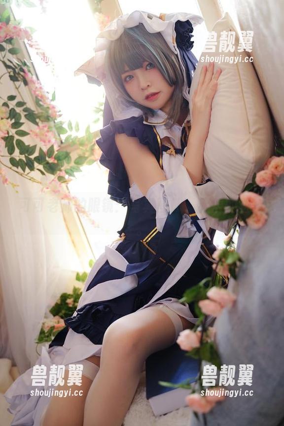 可可老师的眼镜：写真图册，无声的魅惑。