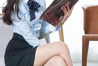 头条女神 - 俞公主红裙写真：当我看到这组全集时，突然觉得生活可以这么艳丽！