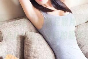 头条女神 - 松果儿的裸足照片，免费获取但准备好引人注目的眼光！