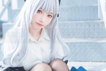 宫本樱的最新女友写真，原来她是个甜品狂魔！