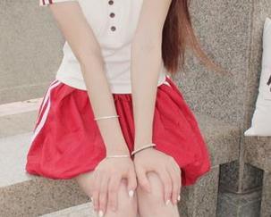 小众视觉 - 这种感觉真奇妙：惠子的双马尾和图库交织，一种意想不到的俏皮？