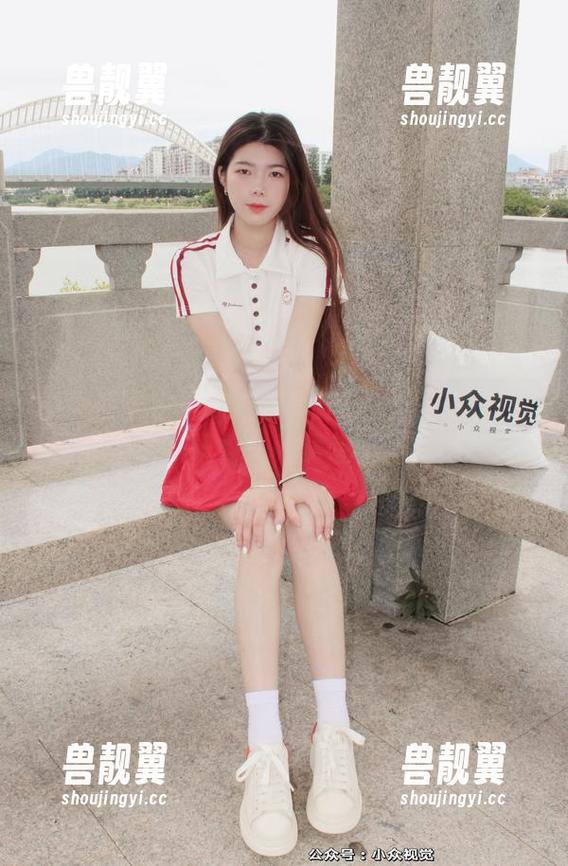 小众视觉 - 这种感觉真奇妙：惠子的双马尾和图库交织，一种意想不到的俏皮？