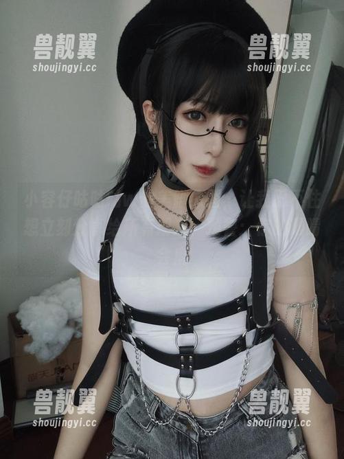 小容仔咕咕咕w的美脚原图，让我忍不住想立刻分享给所有朋友，预警：你的眼睛会麻