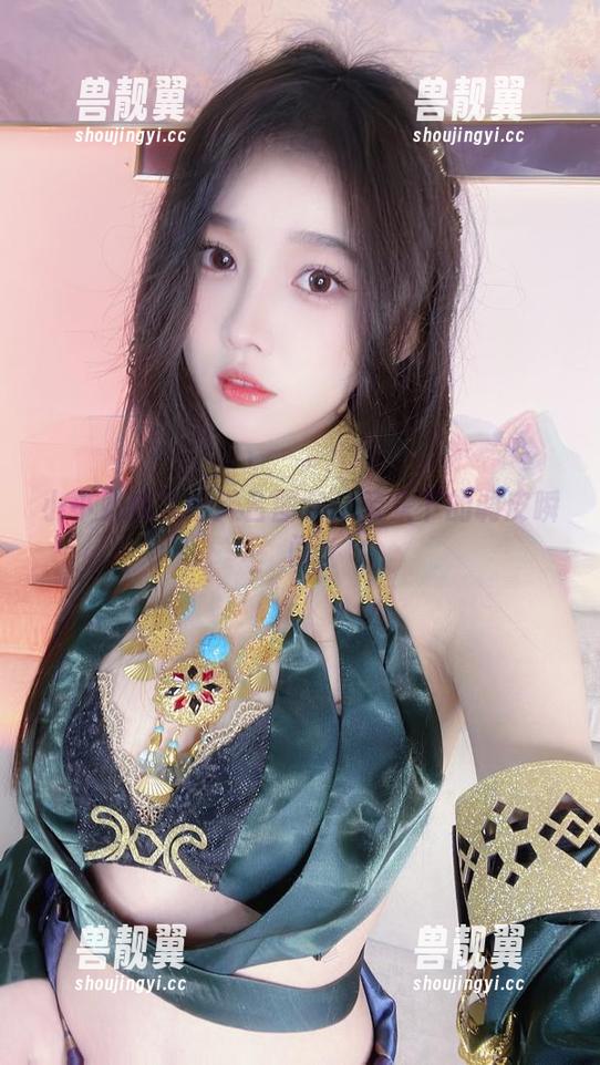 小小奶瓶儿的天台图包：云朵下的调皮瞬间