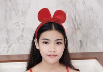 尤物馆 - 下载这组FoxYini孟狐狸学姐写真，获得夏日小确幸！
