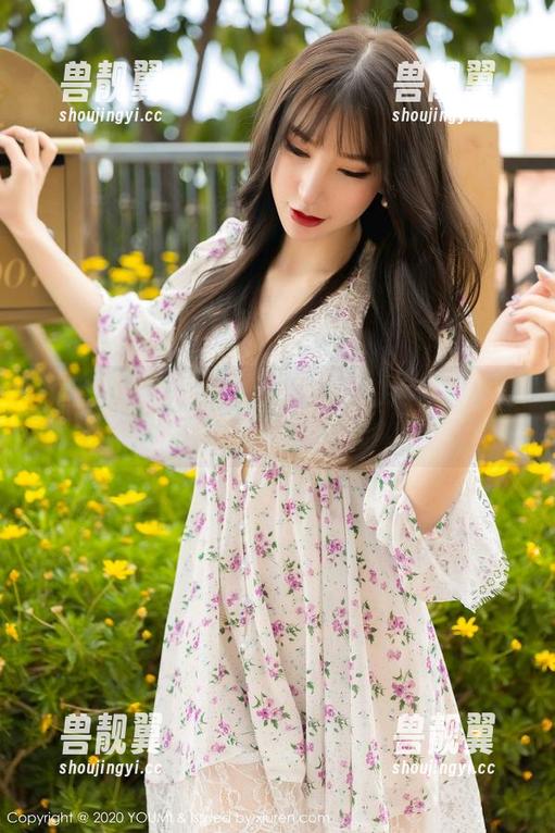 尤蜜荟-心妍小公主 尤蜜荟 - 心妍小公主在浴缸的迷失——套图里的水波涟漪
