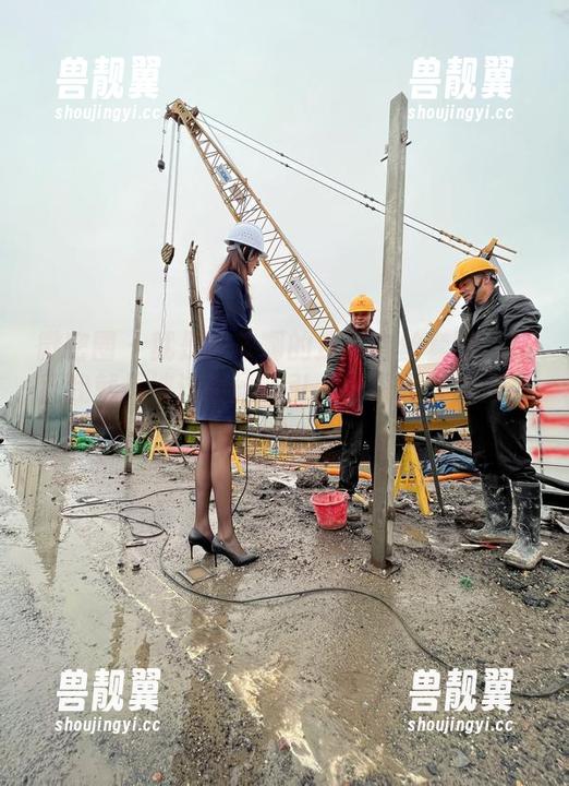 微密圈 - 就是阿朱啊的连体白丝套图：反正我就是被这白丝吸引，不是我太肤浅吧？