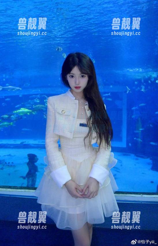 黑丝的魔力：怡子yiii写真集原图让我有点说不清楚的感觉…
