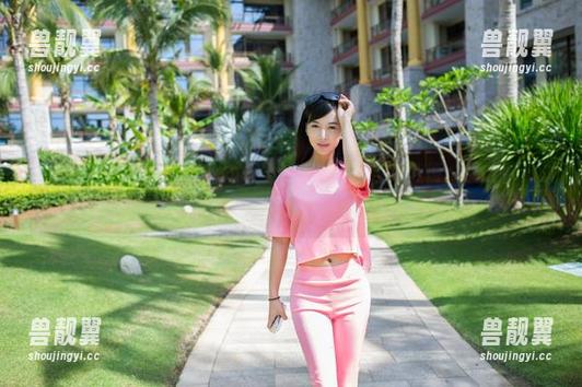推女郎 - 在Rita的白色图册里，我发现了自我价值：议价时的白色衬衫！