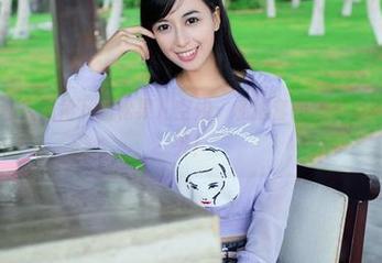 推女郎 - 私人视角下的松果儿空姐：私拍套图，有点甜，有点意外！