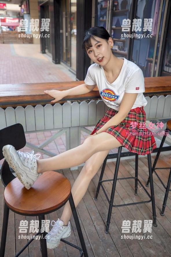 梦丝女神 - 每一张高清图片里的香萱都在说：连体衣视界里的女神！