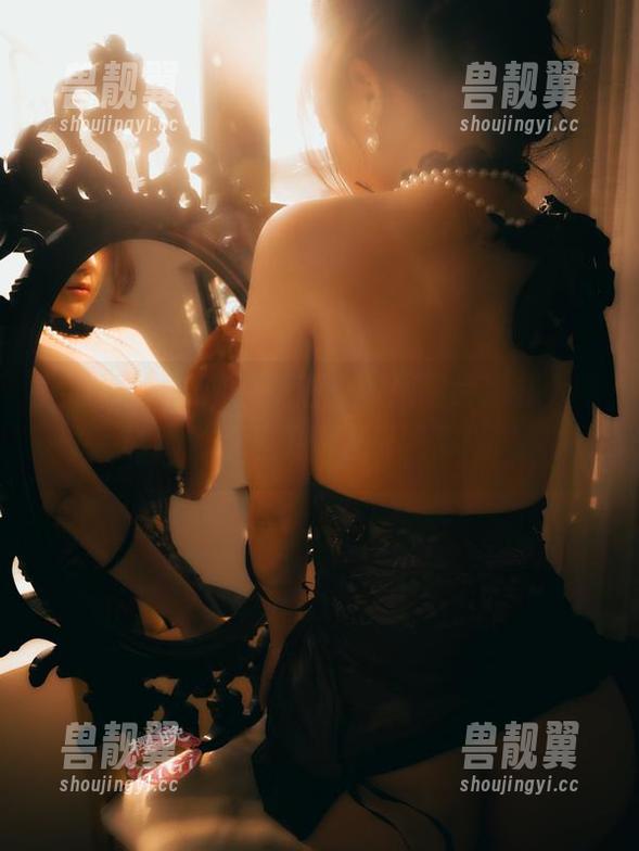 樱晚gigi泳装照精选：每张图片都在默默说，‘你该买票去海滩了！’