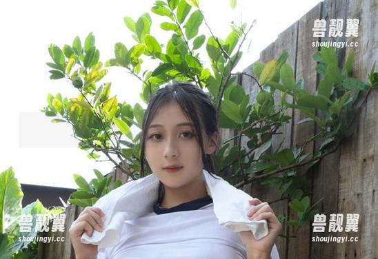 浅安安 白裙私房,浅安安为何总能抓住我的目光?