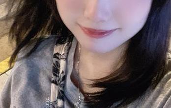 炸酱沐沐与她的网袜：用图片资源捕捉生活的点滴乐趣