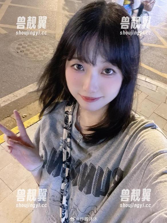 炸酱沐沐 炸酱沐沐与她的网袜:用图片资源捕捉生活的点滴乐趣