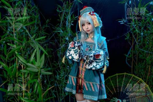 爆机少女喵小吉 谁说睡衣不能美?看看爆机少女喵小吉的写真,图片中流露的轻松和诱惑,真是个谜!