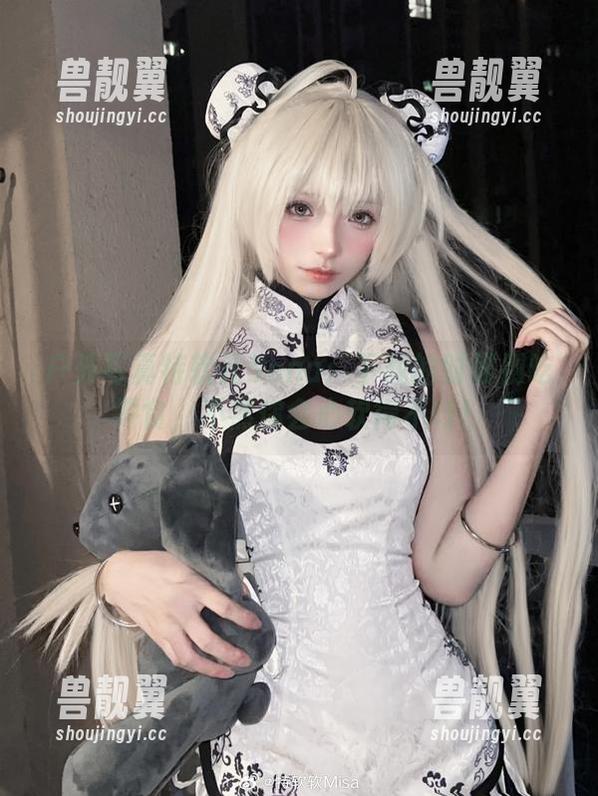 户外写真特软儿Sona：下载的时候别吃零食，不然你会心软得不行！