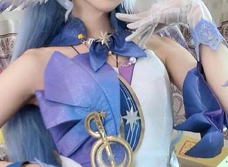 不怕白衬衫被忽视，狐玖玖全套来了！快下载体验！