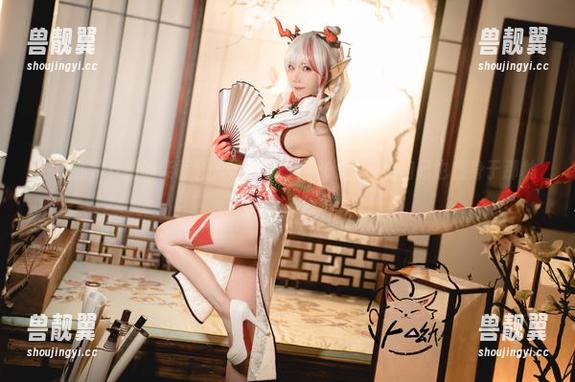 分享狐萝卜呦的柴郡音乐绚烂写真，恍惚间感觉自己也置身于那种绚丽之中。