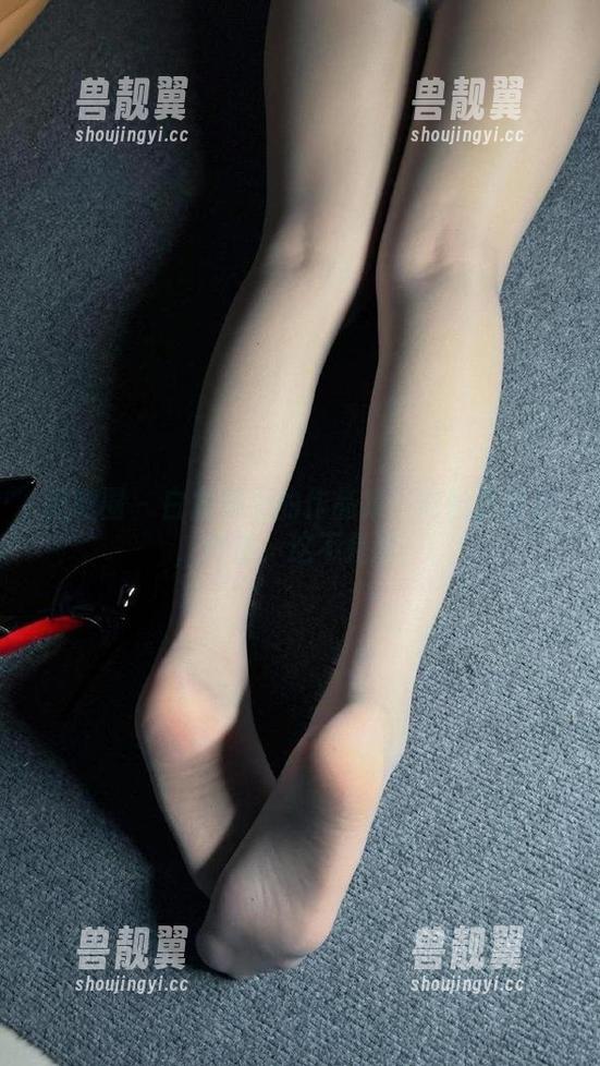 微密圈 - 白龙猫女的作品集：肉丝白蕾丝，快看，这不是梦！