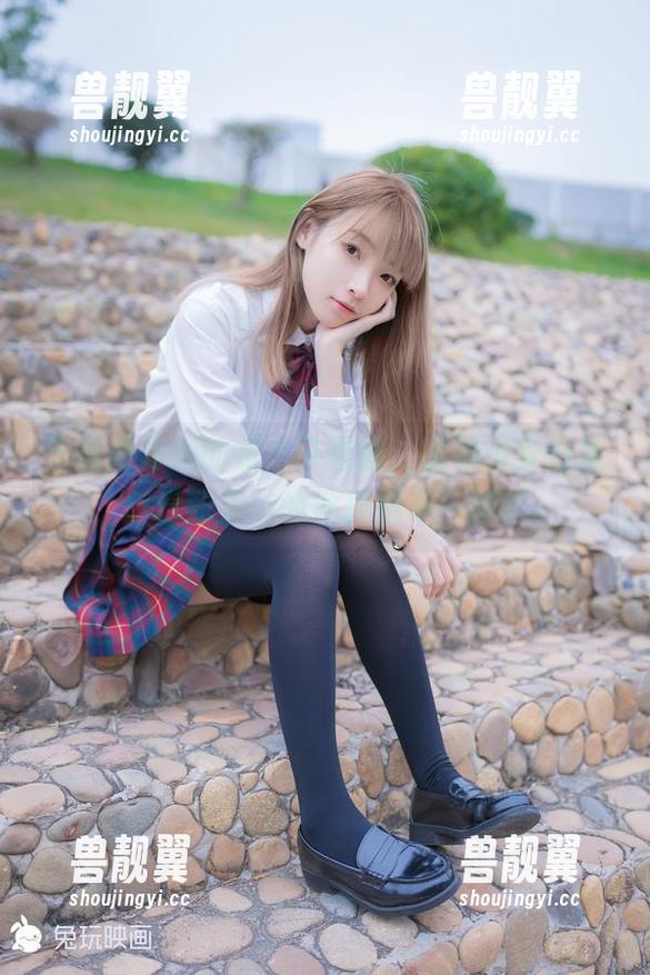 无意间发现的祖木子套图，富贵少女白丝，感觉我见过的世界都不一样了。